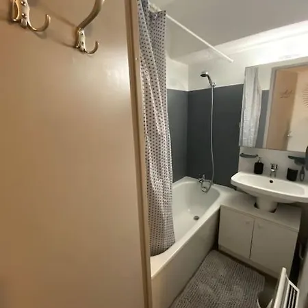 - - 4 Pers - 1 Ch - Piscine Apartment *